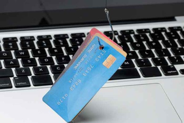 Rút tiền thẻ tín dụng lừa đảo