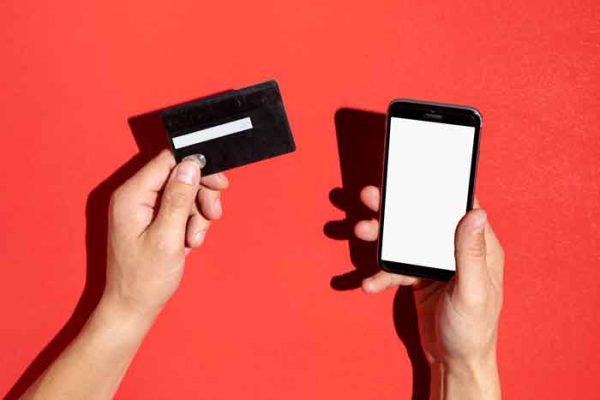 Thanh toán tiền mua điện thoại bằng thẻ tín dụng